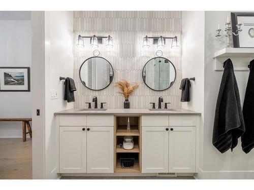 141 Walgrove Terrace Se, Calgary, AB - Indoor Photo Showing Bathroom