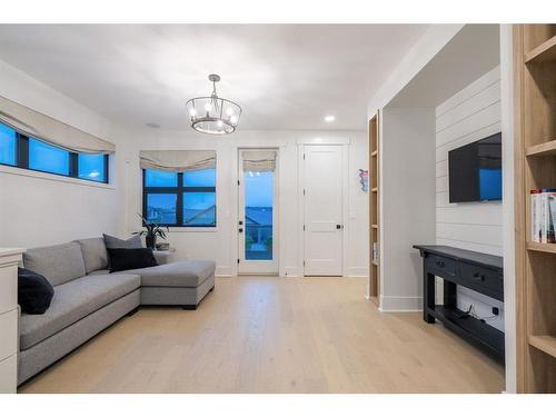 141 Walgrove Terrace Se, Calgary, AB - Indoor Photo Showing Living Room