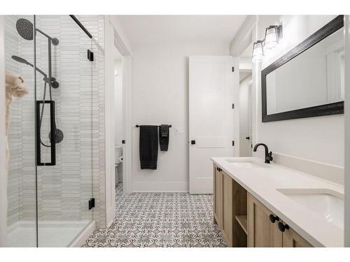 141 Walgrove Terrace Se, Calgary, AB - Indoor Photo Showing Bathroom