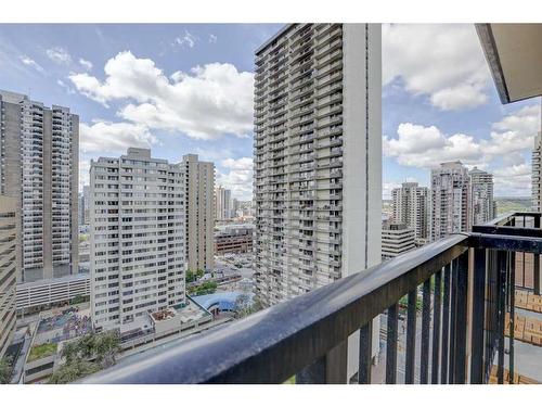 1609-930 6 Avenue Sw, Calgary, AB - Outdoor With Balcony