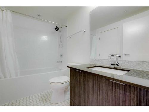 1609-930 6 Avenue Sw, Calgary, AB - Indoor Photo Showing Bathroom