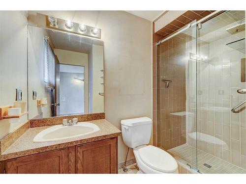 1511 22 Avenue Nw, Calgary, AB - Indoor Photo Showing Bathroom