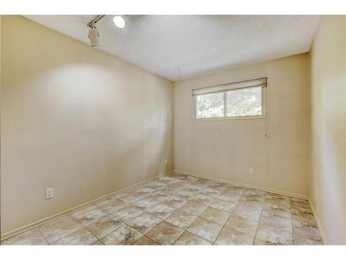 1511 22 Avenue Nw, Calgary, AB - Indoor Photo Showing Other Room