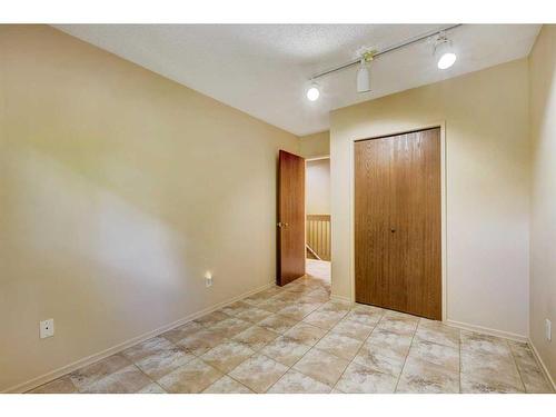 1511 22 Avenue Nw, Calgary, AB - Indoor Photo Showing Other Room
