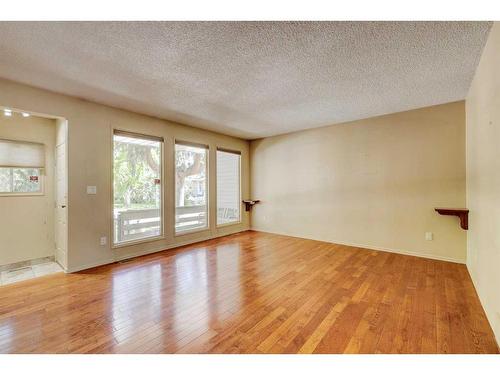 1511 22 Avenue Nw, Calgary, AB - Indoor Photo Showing Other Room