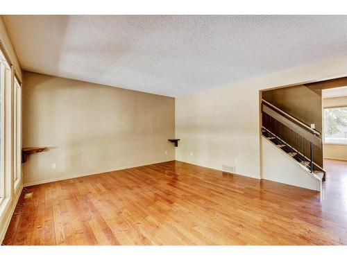 1511 22 Avenue Nw, Calgary, AB - Indoor Photo Showing Other Room