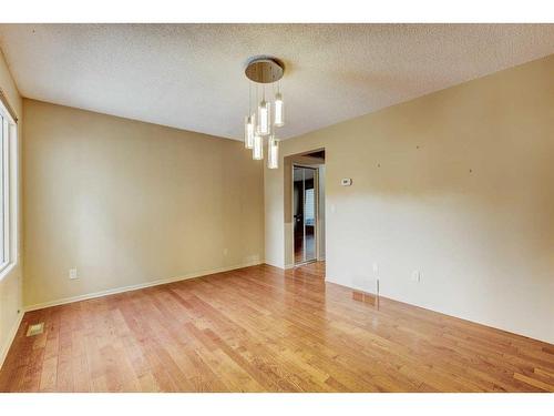 1511 22 Avenue Nw, Calgary, AB - Indoor Photo Showing Other Room