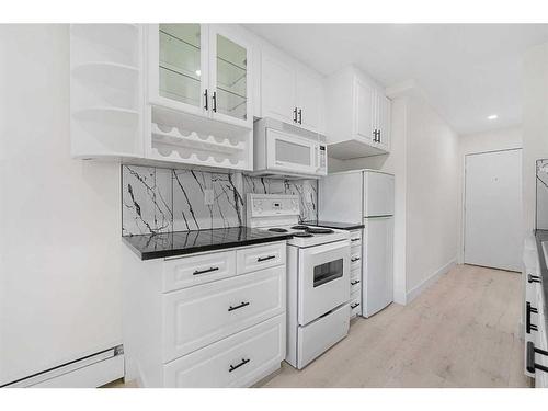 101-1113 37 Street Sw, Calgary, AB - Indoor Photo Showing Kitchen