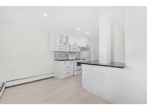 101-1113 37 Street Sw, Calgary, AB - Indoor Photo Showing Kitchen