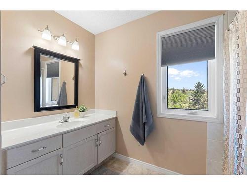 626 Hidden Vale Place Nw, Calgary, AB - Indoor Photo Showing Bathroom