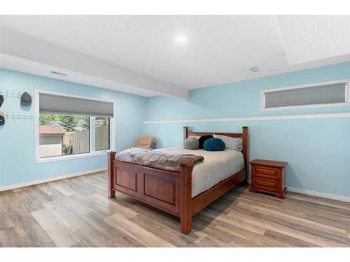 626 Hidden Vale Place Nw, Calgary, AB - Indoor Photo Showing Bedroom