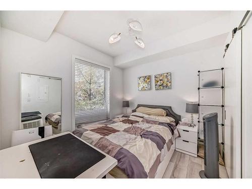 111-3130 Thirsk Street Nw, Calgary, AB - Indoor Photo Showing Bedroom