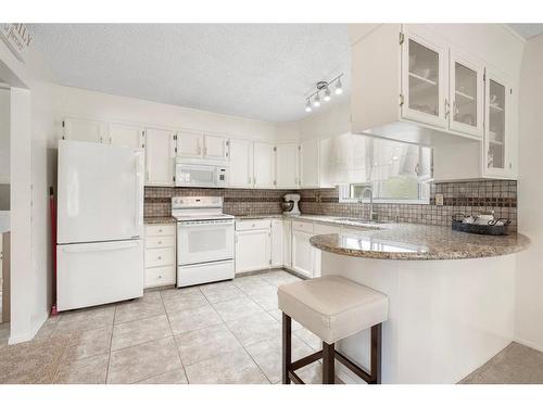 143 Brookgreen Drive Sw, Calgary, AB - Indoor Photo Showing Kitchen