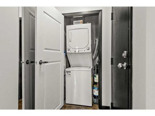 401-409 1 Avenue Ne, Calgary, AB - Indoor Photo Showing Laundry Room