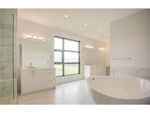 19 Red Willow Crescent West, Rural Foothills County, AB - Indoor Photo Showing Bathroom