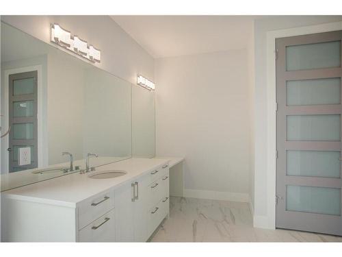 19 Red Willow Crescent West, Rural Foothills County, AB - Indoor Photo Showing Bathroom