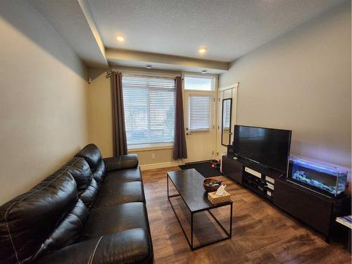 233 Savanna Ne, Calgary, AB - Indoor Photo Showing Living Room
