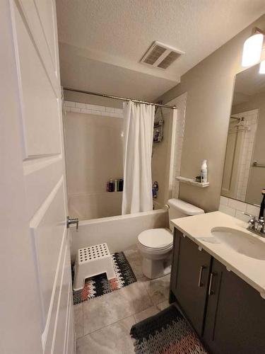 233 Savanna Ne, Calgary, AB - Indoor Photo Showing Bathroom