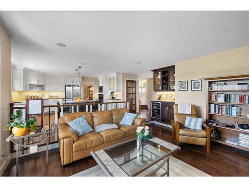 235 Woodfield Road Sw, Calgary, AB - Indoor Photo Showing Living Room