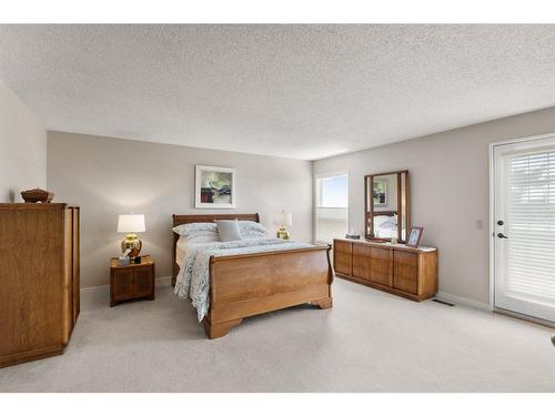 235 Woodfield Road Sw, Calgary, AB - Indoor Photo Showing Bedroom