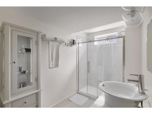 235 Woodfield Road Sw, Calgary, AB - Indoor Photo Showing Bathroom