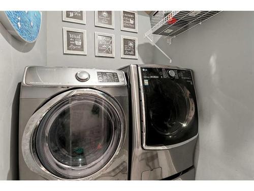 15 Keown Close, Olds, AB - Indoor Photo Showing Laundry Room