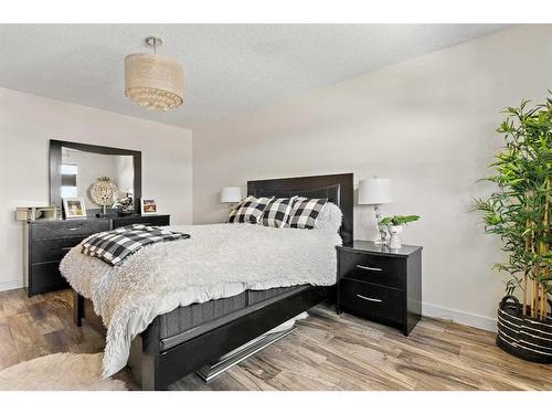 15 Keown Close, Olds, AB - Indoor Photo Showing Bedroom