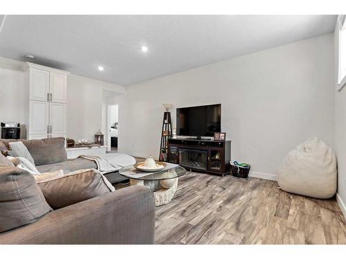 15 Keown Close, Olds, AB - Indoor Photo Showing Living Room