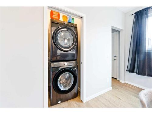 25 Lucas Rise Nw, Calgary, AB - Indoor Photo Showing Laundry Room