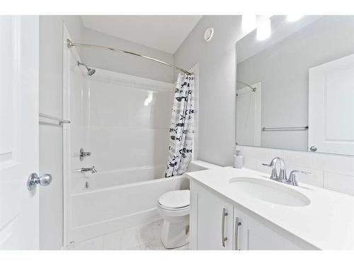 25 Lucas Rise Nw, Calgary, AB - Indoor Photo Showing Bathroom