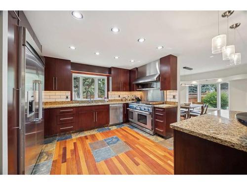 260 Pump Hill Crescent Sw, Calgary, AB - Indoor Photo Showing Kitchen With Upgraded Kitchen