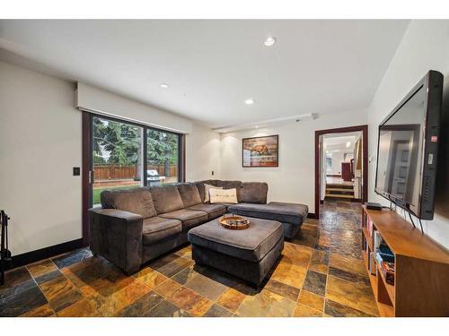 260 Pump Hill Crescent Sw, Calgary, AB - Indoor Photo Showing Living Room