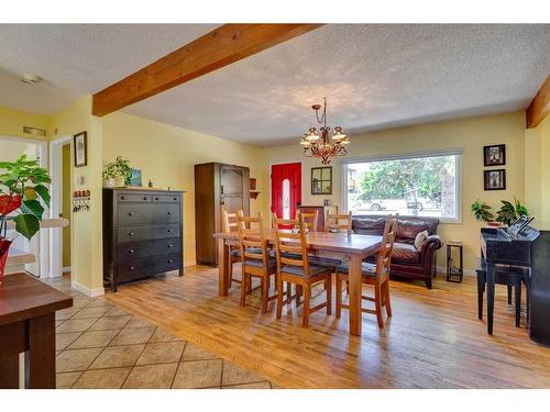 8924 34 Avenue Nw, Calgary, AB - Indoor Photo Showing Dining Room