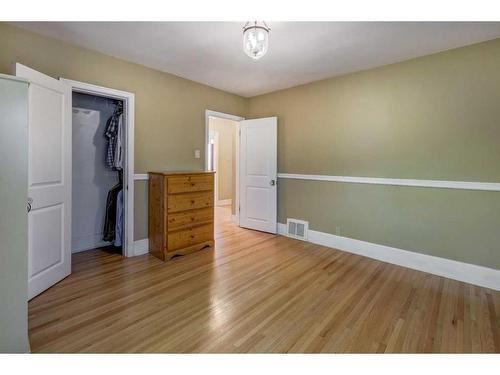 355 34 Avenue Ne, Calgary, AB - Indoor Photo Showing Other Room