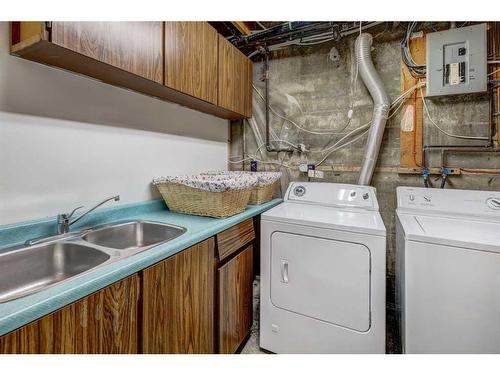 355 34 Avenue Ne, Calgary, AB - Indoor Photo Showing Laundry Room