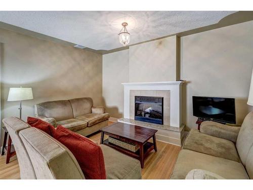 355 34 Avenue Ne, Calgary, AB - Indoor Photo Showing Living Room With Fireplace