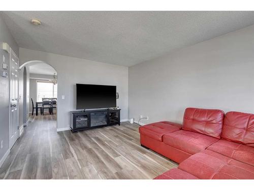 803 Taradale Drive Ne, Calgary, AB - Indoor Photo Showing Living Room