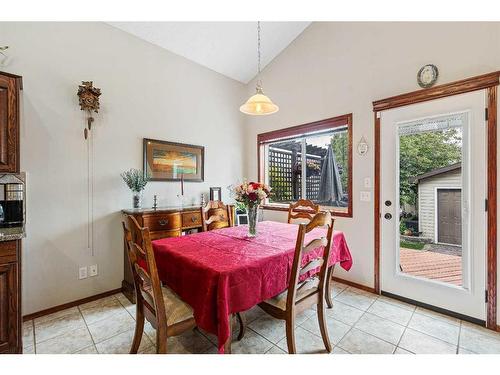 361 Elgin Way Se, Calgary, AB - Indoor Photo Showing Dining Room