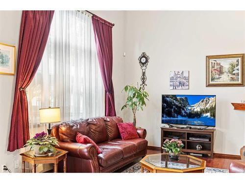 361 Elgin Way Se, Calgary, AB - Indoor Photo Showing Living Room