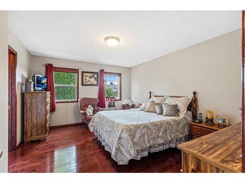 361 Elgin Way Se, Calgary, AB - Indoor Photo Showing Bedroom