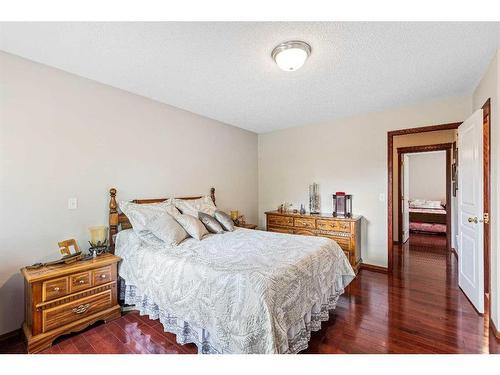 361 Elgin Way Se, Calgary, AB - Indoor Photo Showing Bedroom