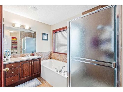 361 Elgin Way Se, Calgary, AB - Indoor Photo Showing Bathroom