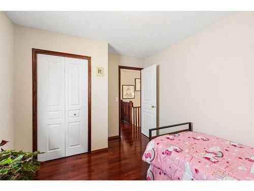 361 Elgin Way Se, Calgary, AB - Indoor Photo Showing Bedroom