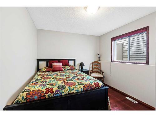 361 Elgin Way Se, Calgary, AB - Indoor Photo Showing Bedroom