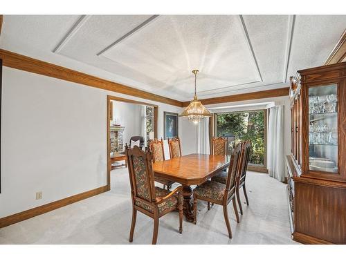 672 Coach Grove Road Sw, Calgary, AB - Indoor Photo Showing Dining Room