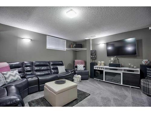 199 Riverside Close Se, Calgary, AB - Indoor Photo Showing Living Room