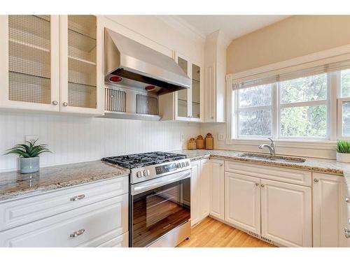 402 Garrison Square Sw, Calgary, AB - Indoor Photo Showing Kitchen With Double Sink With Upgraded Kitchen