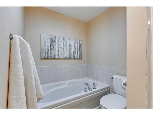 402 Garrison Square Sw, Calgary, AB - Indoor Photo Showing Bathroom