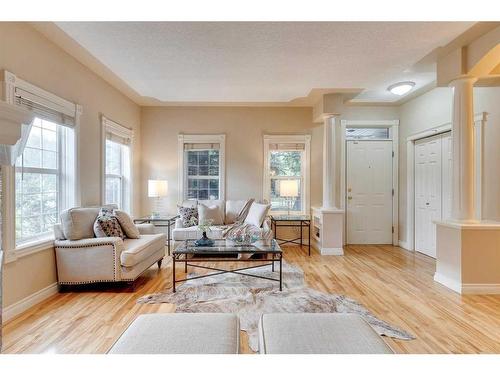 402 Garrison Square Sw, Calgary, AB - Indoor Photo Showing Living Room