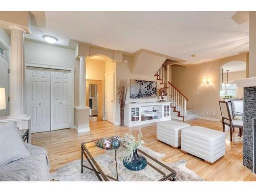 402 Garrison Square Sw, Calgary, AB - Indoor Photo Showing Living Room